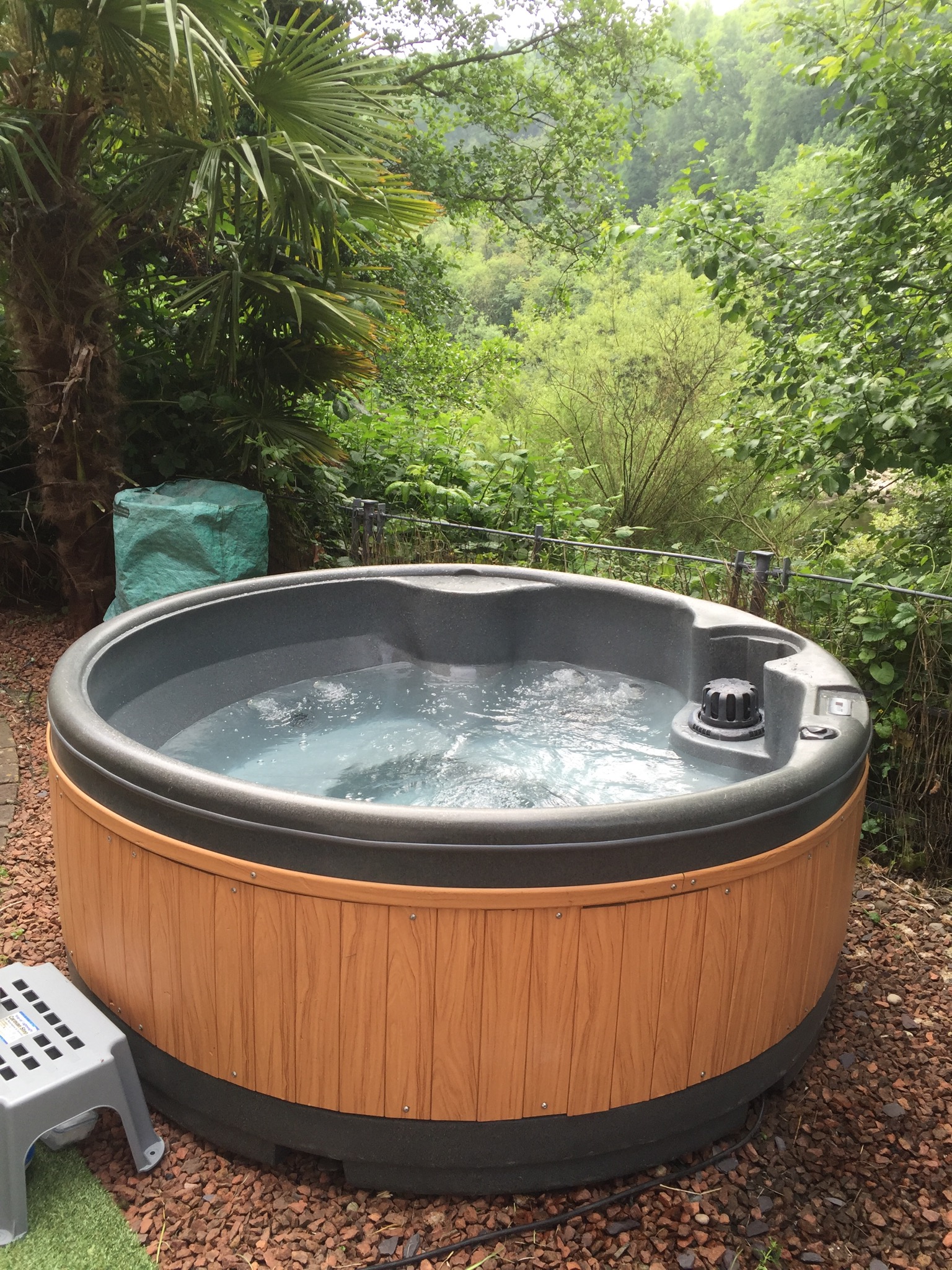 Cheap Hot Tub Hire Luxury Affordable Jacuzzi Rental 07973 ...